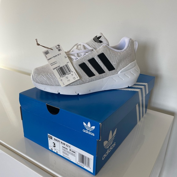 NIB Kids Adidas Originals Swift Run 22 Sneakers White Black Size 3 Little Kid - Picture 2 of 7